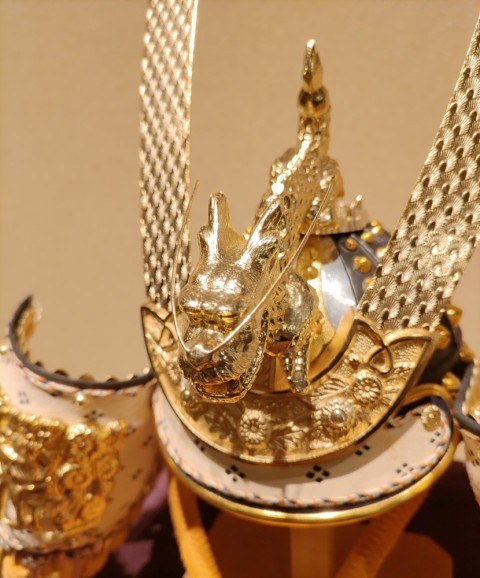 Kabuto decoration with black lacquered chest