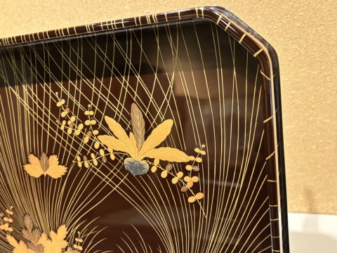 Wajima-nuri footed table with daikon radish and turnip design